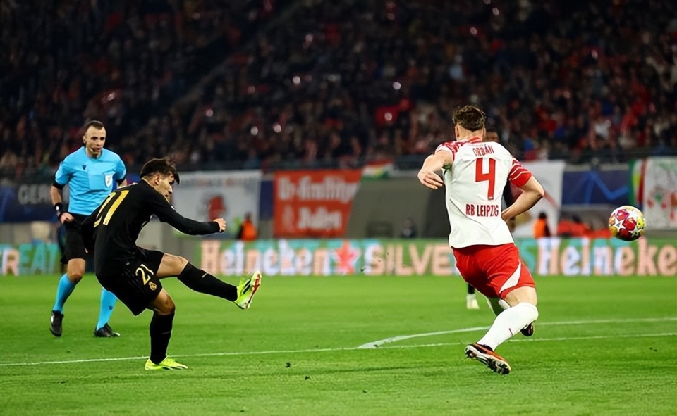 皇马边路快攻破门,领先对手一步进攻